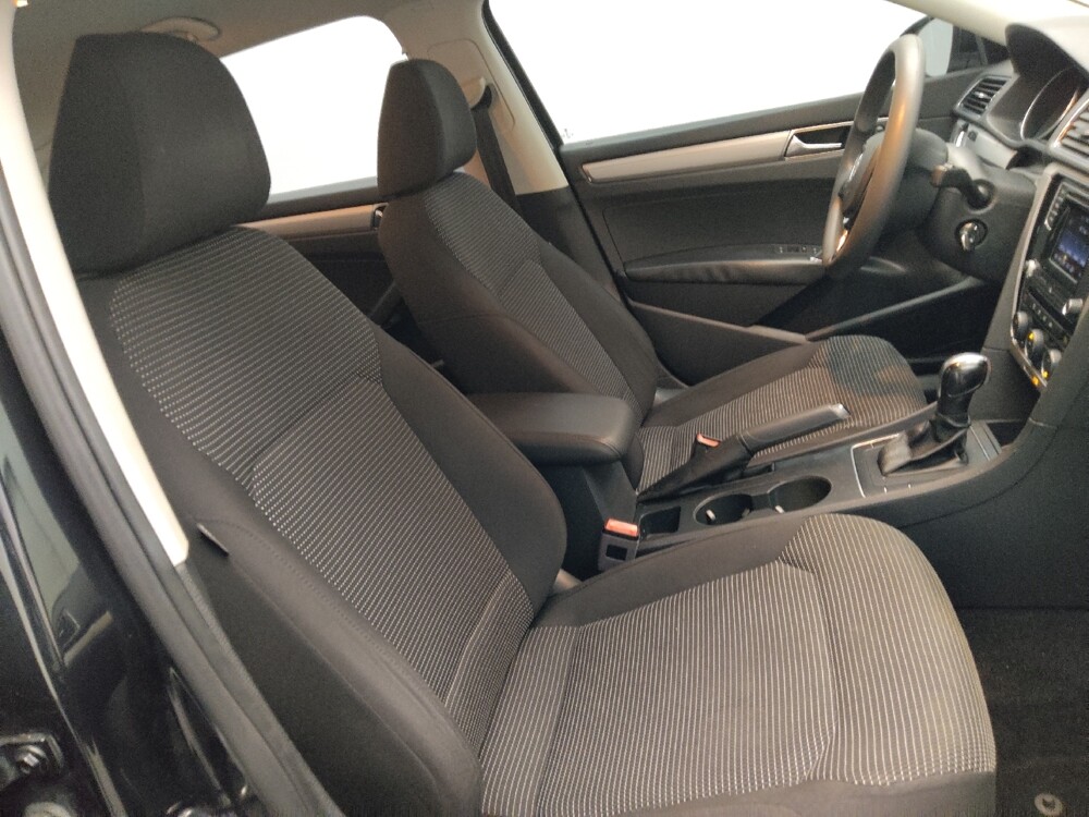 2017 Volkswagen Passat in Stone Mountain, GA 30083 - 18132009 21