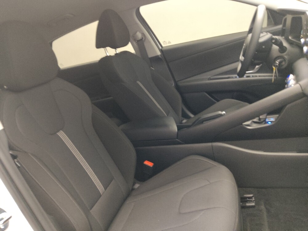2025 Hyundai Elantra in Stone Mountain, GA 30083 - 18132039 21