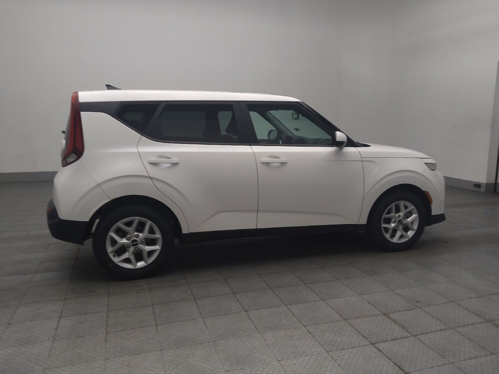 2022 Kia Soul in Union City, GA 30291 - 18132042 10