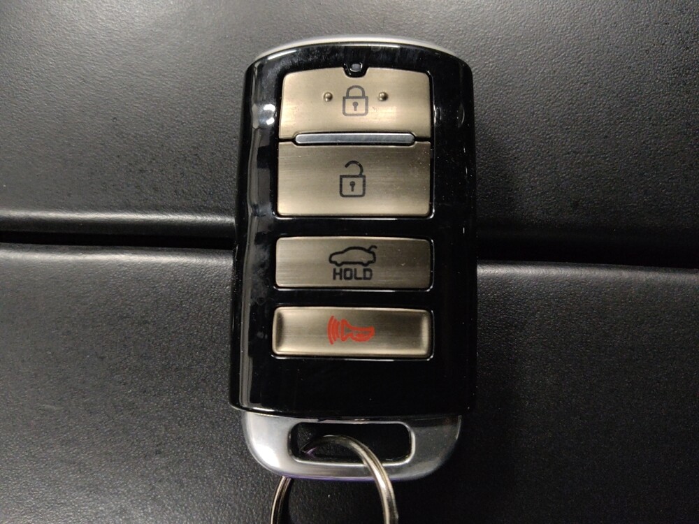 2017 Kia K900 in Jackson, MS 39211 - 18132045 32