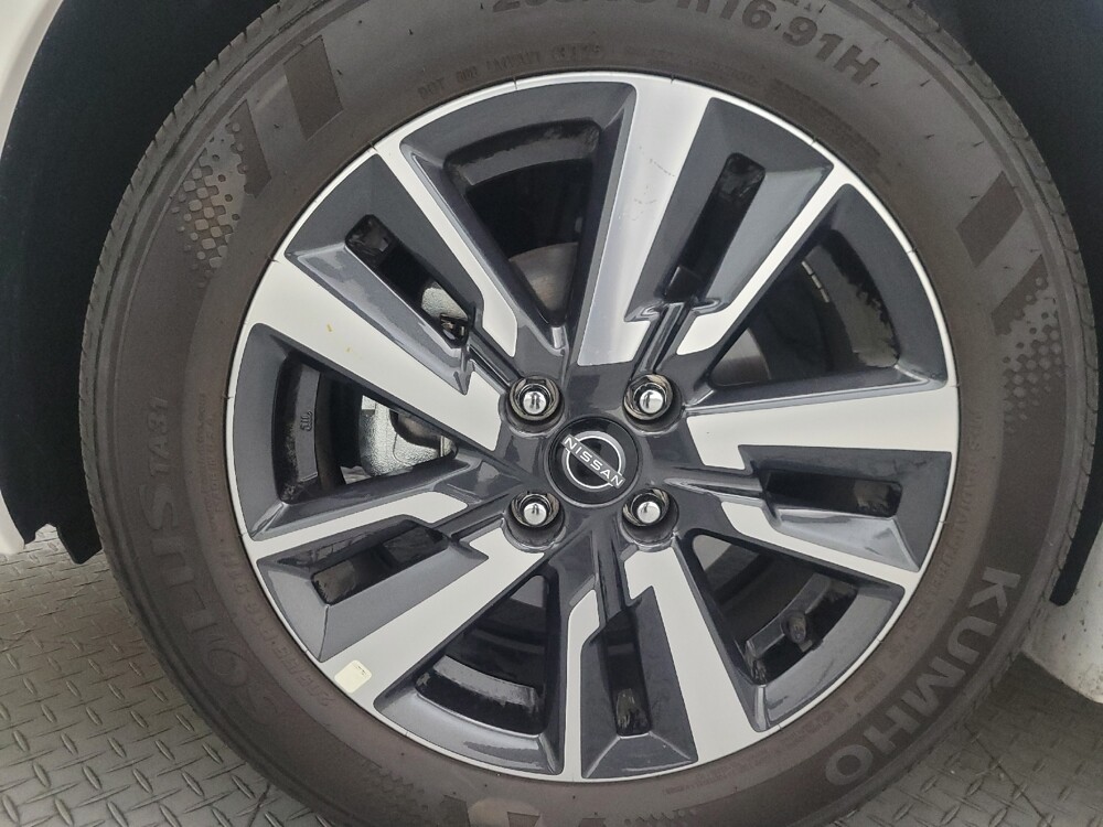 2025 Nissan Versa in Glendale, AZ 85301 - 18132108 31