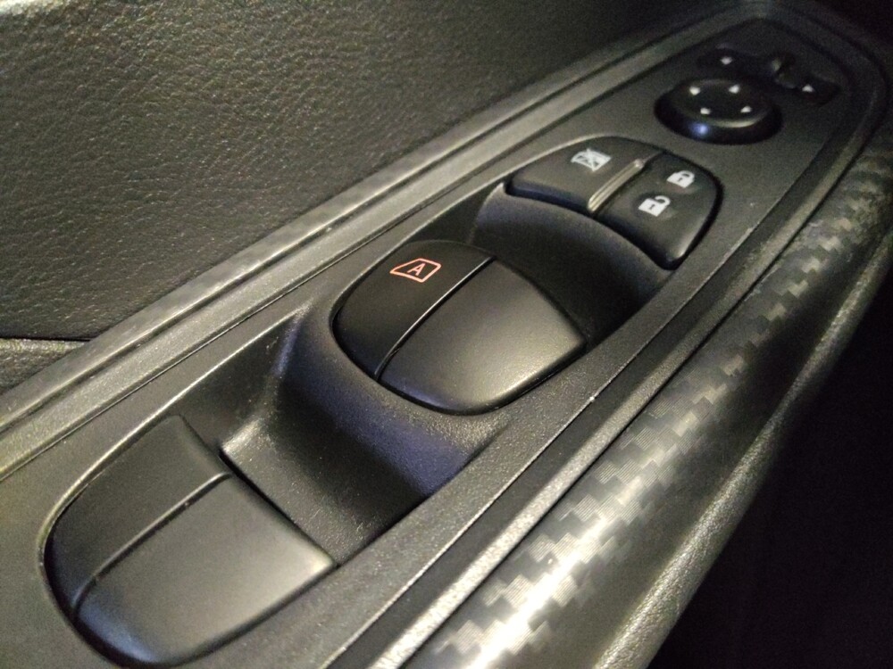 2025 Nissan Versa in Glendale, AZ 85301 - 18132108 27