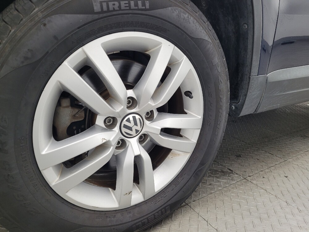 2016 Volkswagen Tiguan in Jacksonville, FL 32225 - 18132138 31