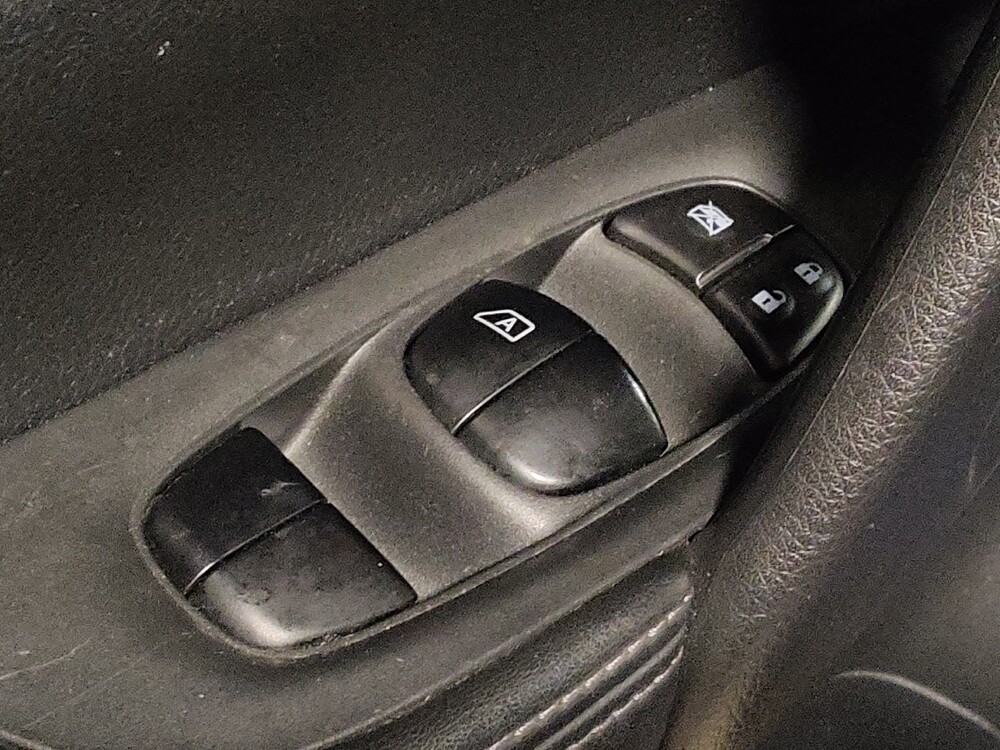 2018 Nissan Rogue Sport in Kissimmee, FL 34744 - 18132151 27