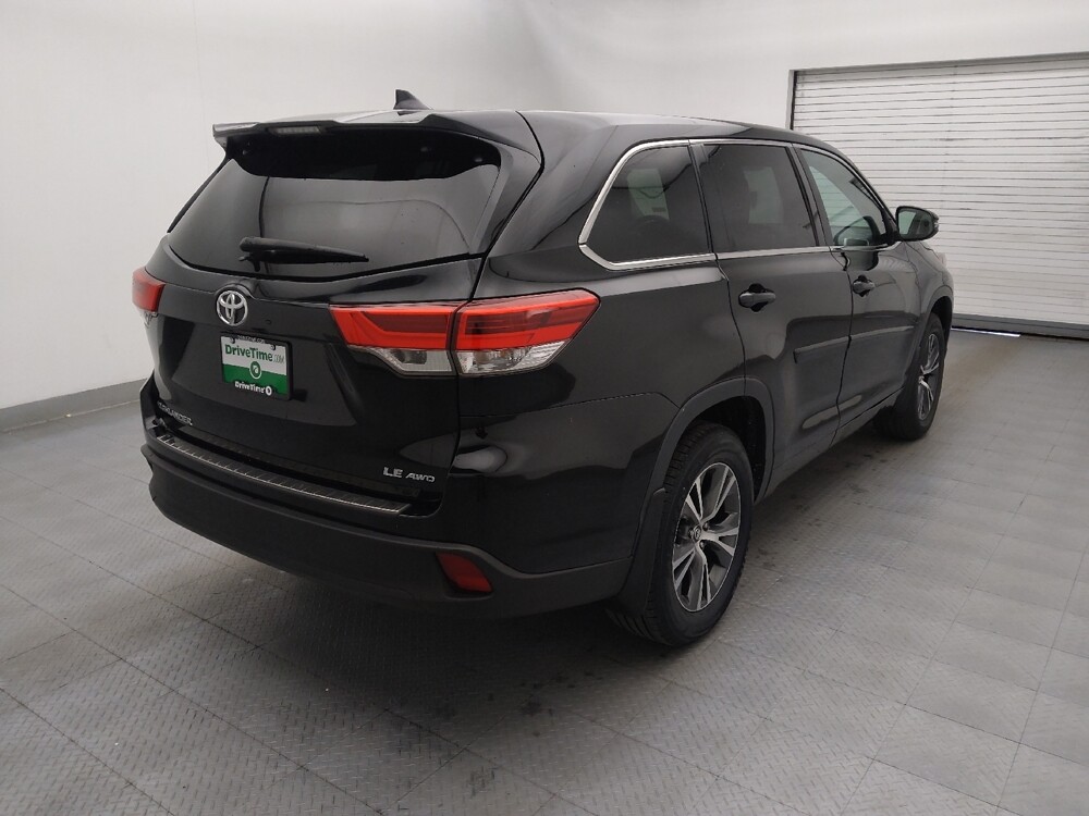 2018 Toyota Highlander in Greenville, SC 29607 - 18132187 9