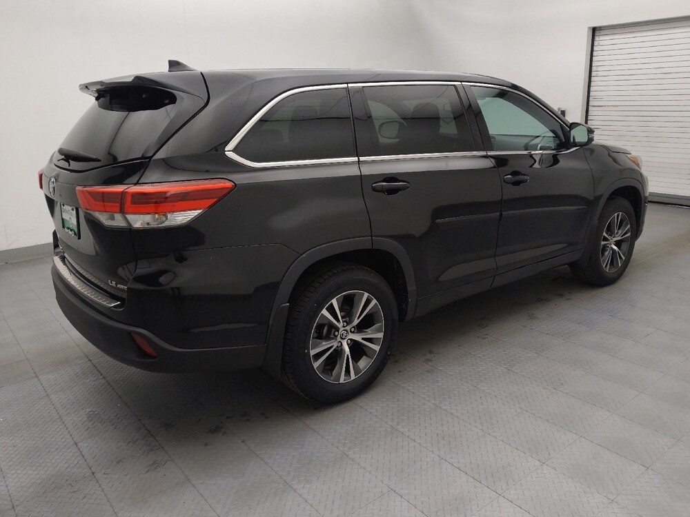 2018 Toyota Highlander in Greenville, SC 29607 - 18132187 10
