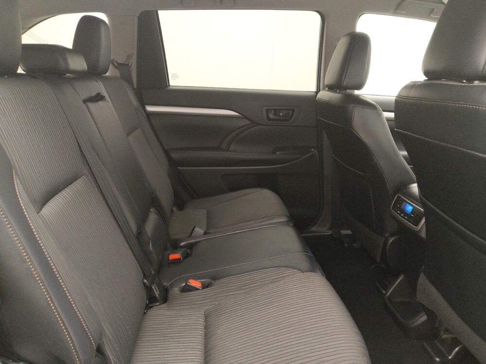 2018 Toyota Highlander in Greenville, SC 29607 - 18132187 19