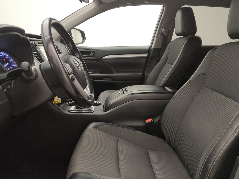 2018 Toyota Highlander in Greenville, SC 29607 - 18132187 17