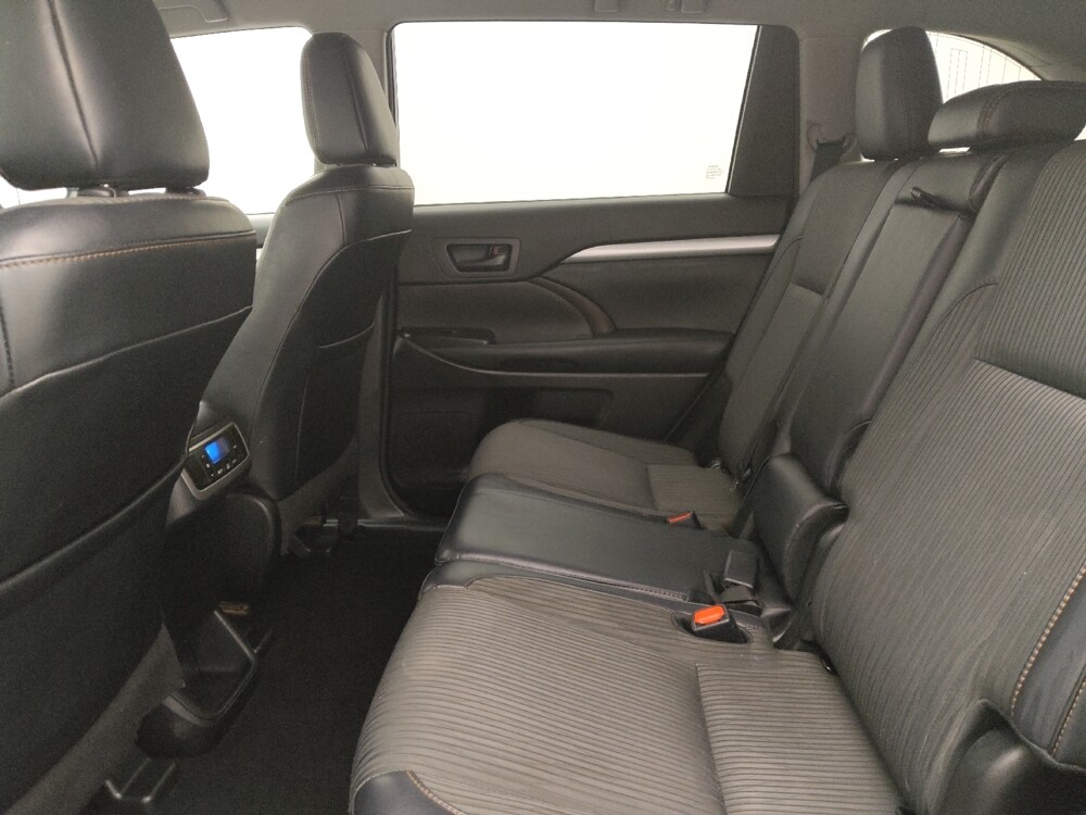 2018 Toyota Highlander in Greenville, SC 29607 - 18132187 18