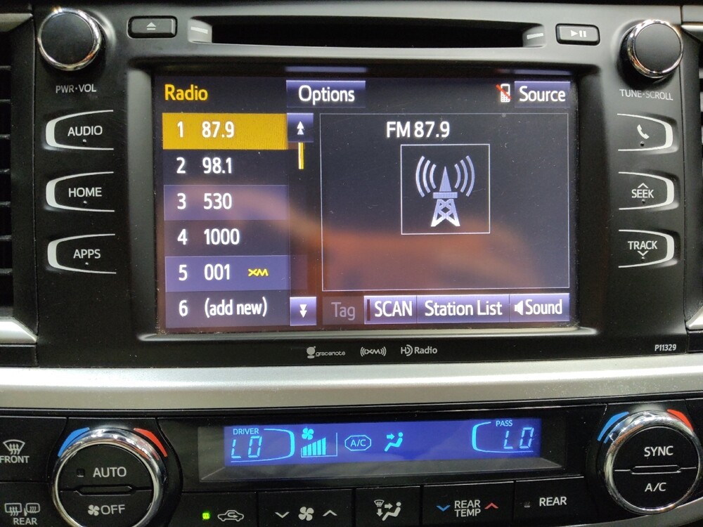 2018 Toyota Highlander in Greenville, SC 29607 - 18132187 25