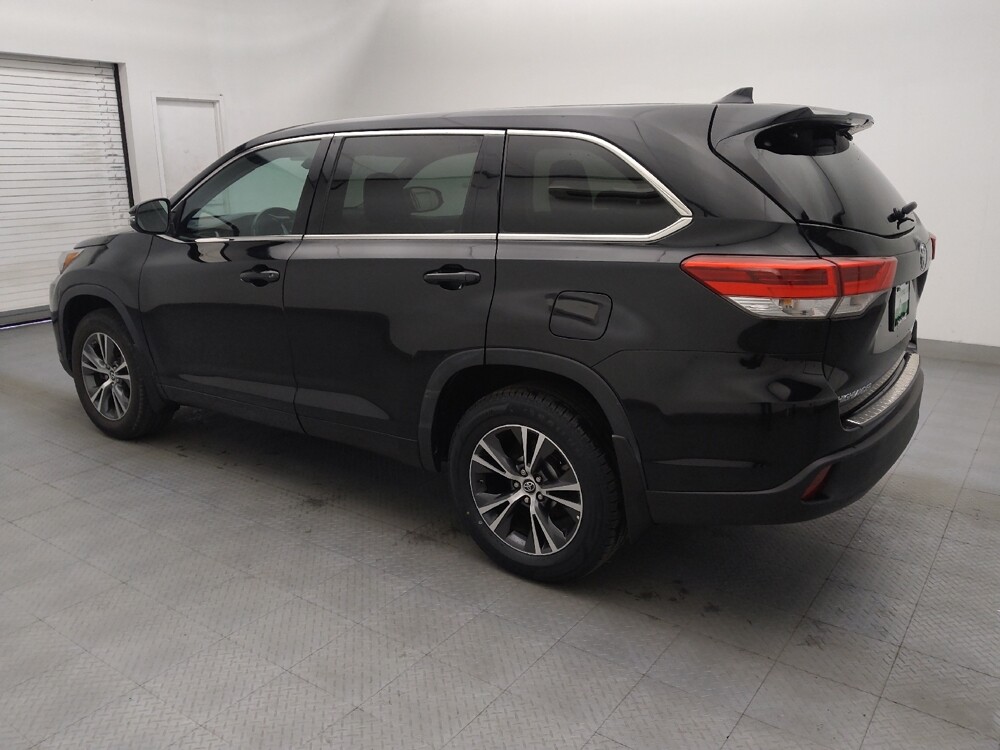 2018 Toyota Highlander in Greenville, SC 29607 - 18132187 3