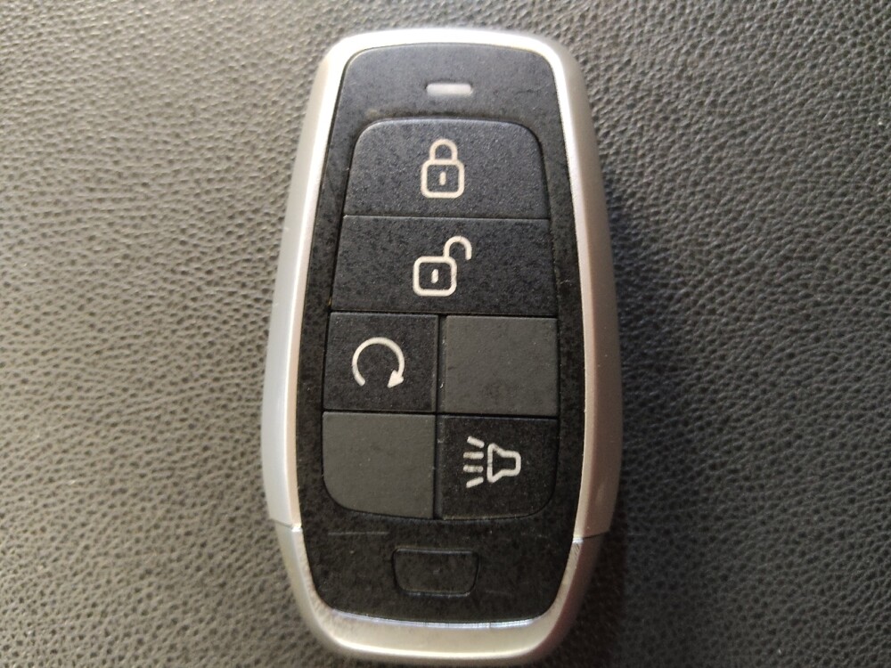 2018 Chevrolet Equinox in Greensboro, NC 27407 - 18132220 32