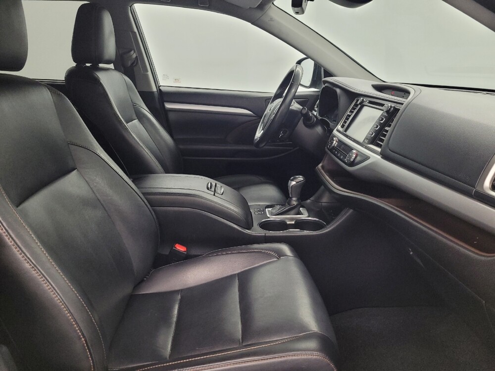 2019 Toyota Highlander in Houston, TX 77034 - 18132308 21
