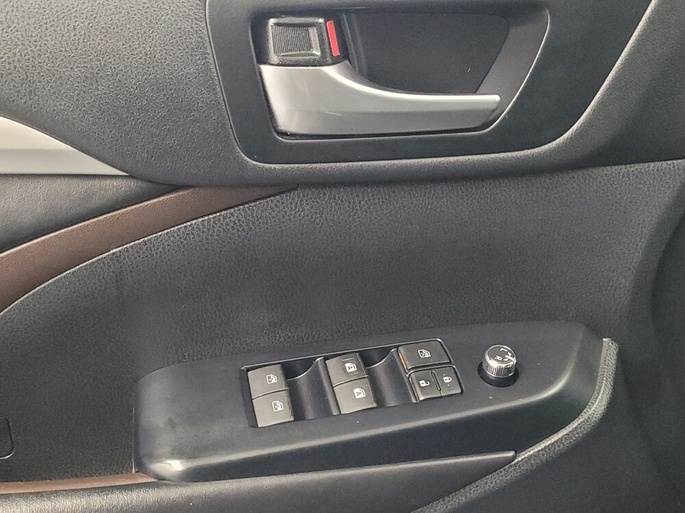 2019 Toyota Highlander in Houston, TX 77034 - 18132308 27