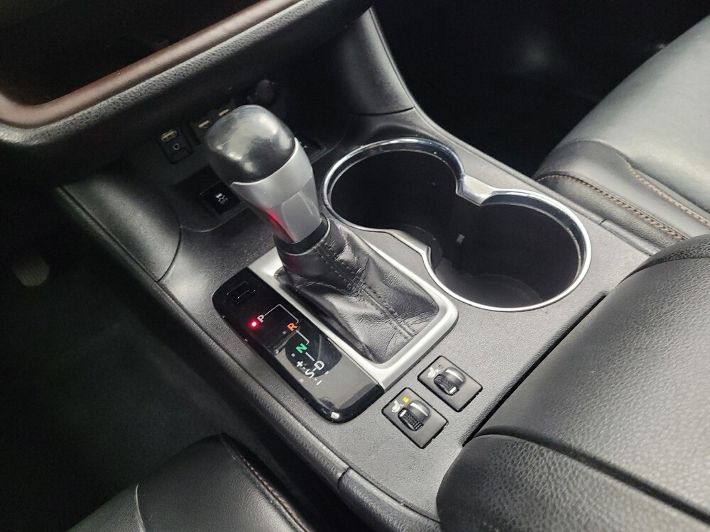 2019 Toyota Highlander in Houston, TX 77034 - 18132308 26
