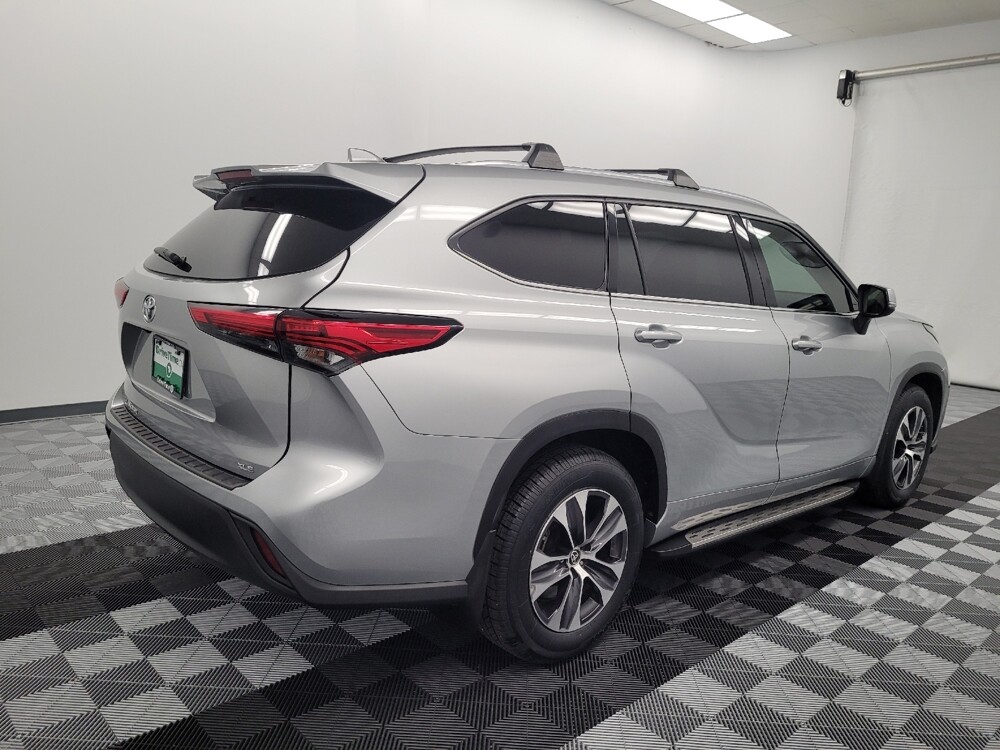 2021 Toyota Highlander in Houston, TX 77034 - 18132324 9