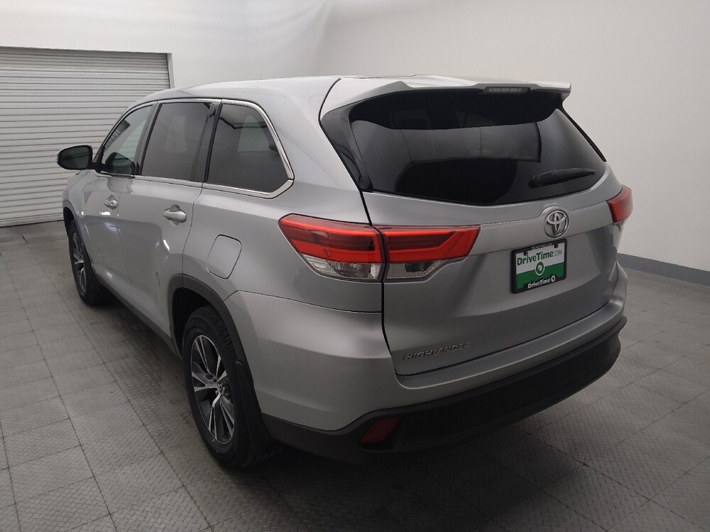 2019 Toyota Highlander in Live Oak, TX 78233 - 18132327 5