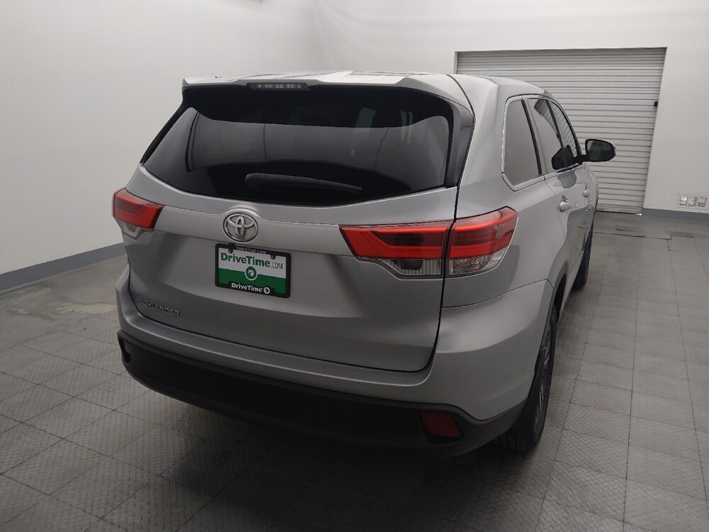 2019 Toyota Highlander in Live Oak, TX 78233 - 18132327 7
