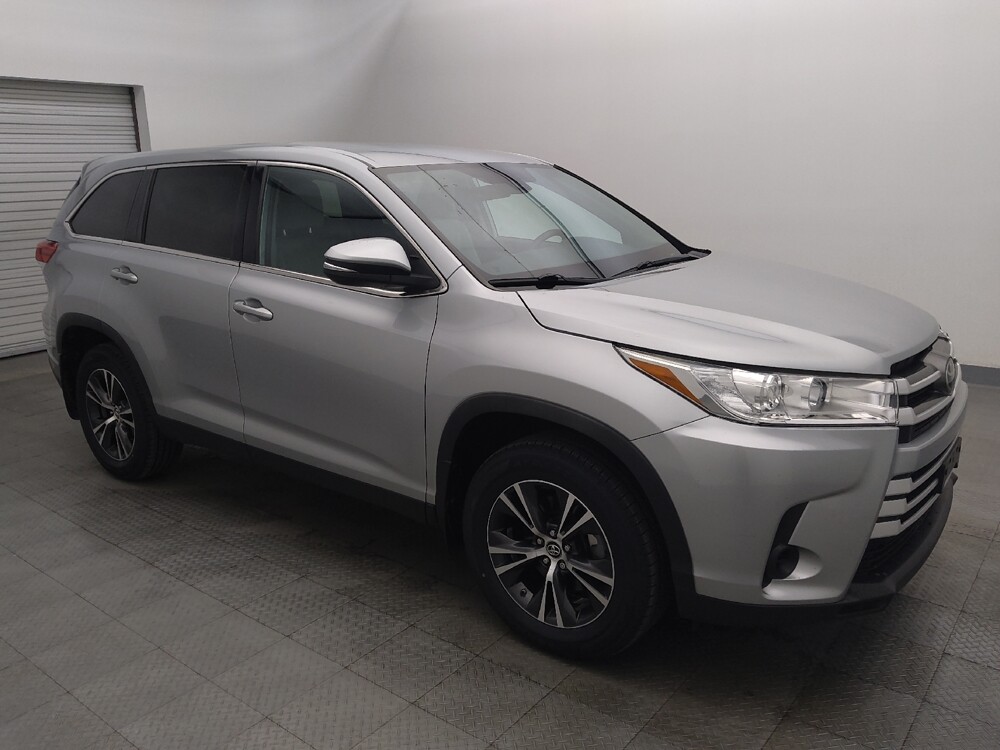 2019 Toyota Highlander in Live Oak, TX 78233 - 18132327 11