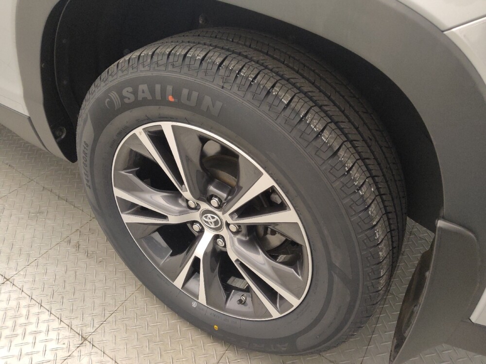 2019 Toyota Highlander in Live Oak, TX 78233 - 18132327 31