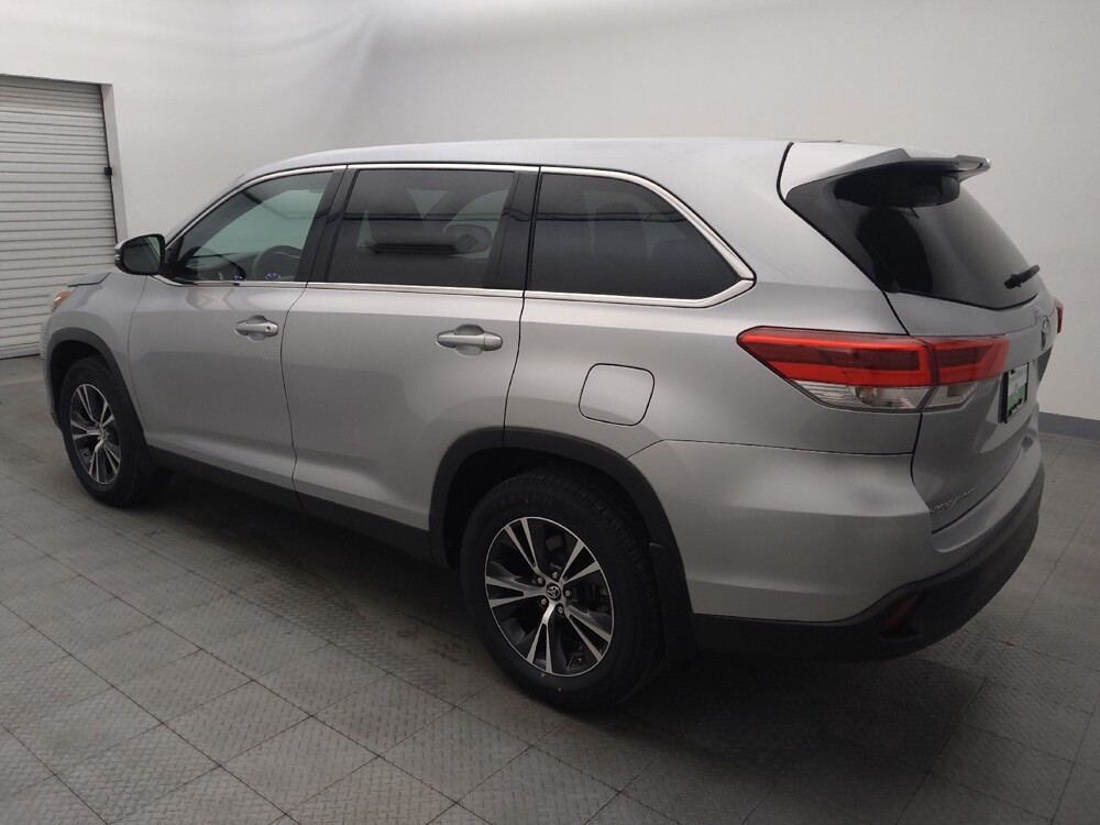 2019 Toyota Highlander in Live Oak, TX 78233 - 18132327 3
