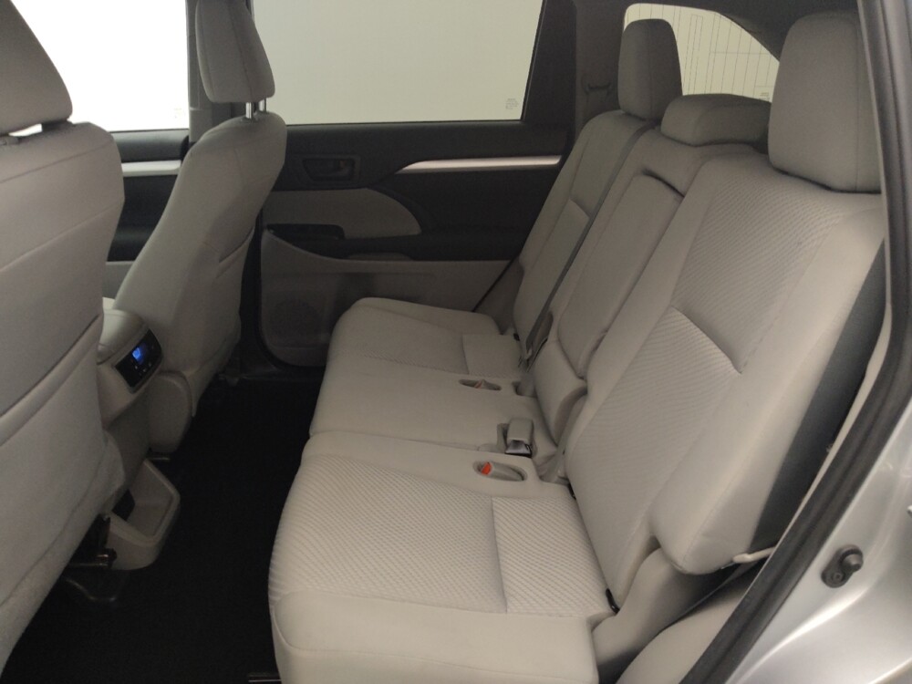 2019 Toyota Highlander in Live Oak, TX 78233 - 18132327 18