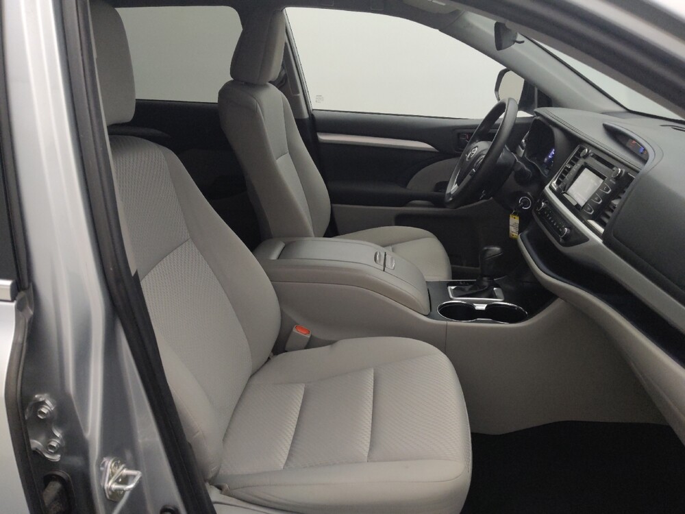 2019 Toyota Highlander in Live Oak, TX 78233 - 18132327 21