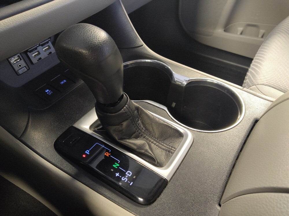 2019 Toyota Highlander in Live Oak, TX 78233 - 18132327 26