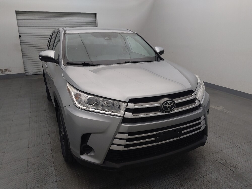 2019 Toyota Highlander in Live Oak, TX 78233 - 18132327 14