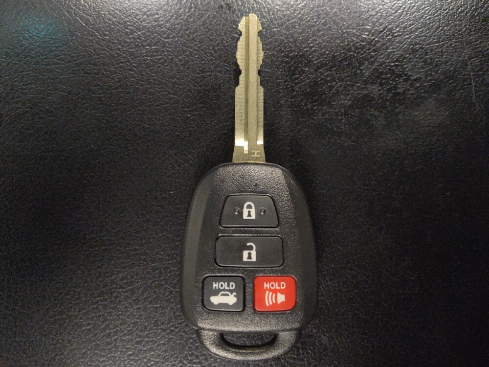 2016 Toyota Camry in Houston, TX 77060 - 18132344 32