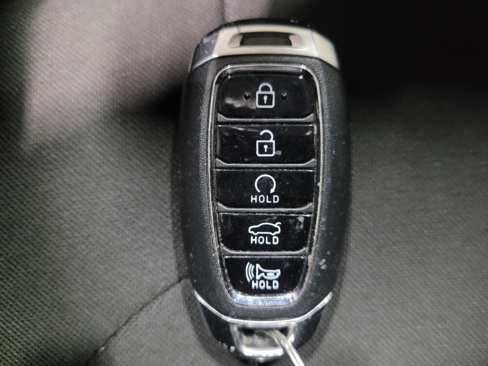 2023 Hyundai Elantra in Pittsburgh, PA 15237 - 18132386 32