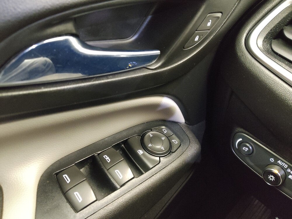 2019 Chevrolet Equinox in Wichita, KS 67207 - 18132453 27