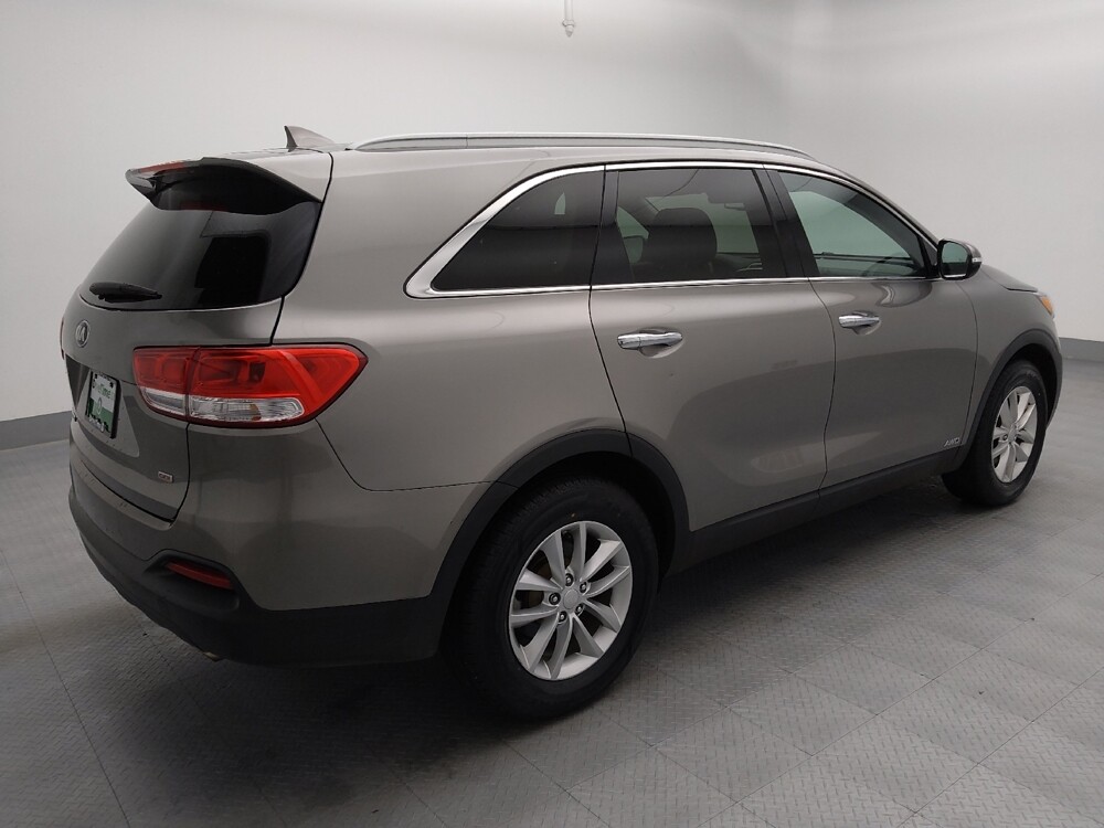 2016 Kia Sorento in Gladstone, MO 64118 - 18132456 10