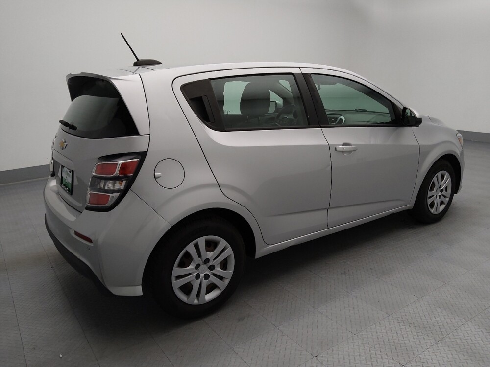 2020 Chevrolet Sonic in Gladstone, MO 64118 - 18132457 10