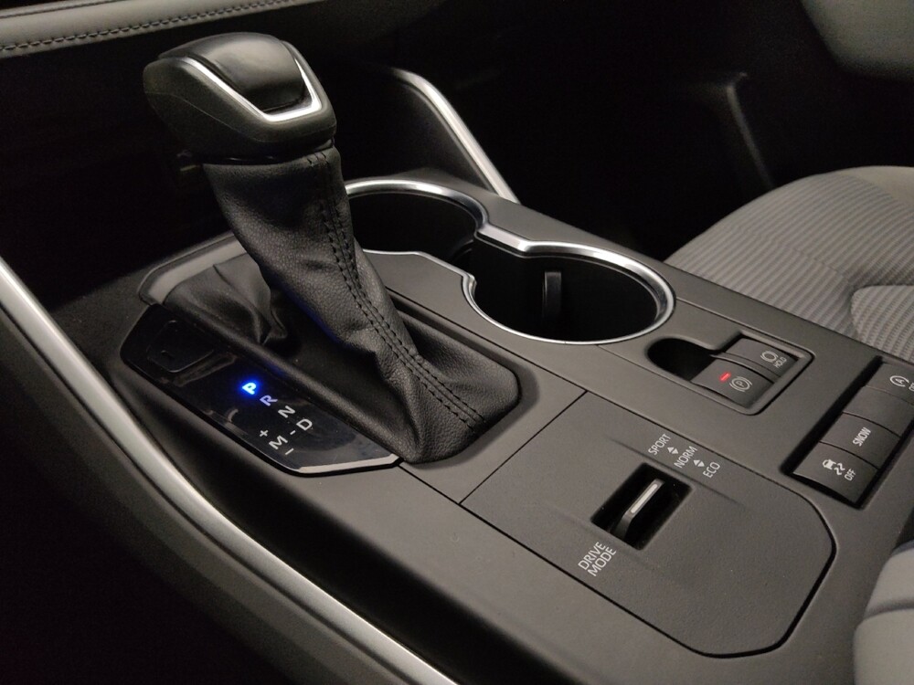 2022 Toyota Highlander in Springfield, MO 65807 - 18132459 26