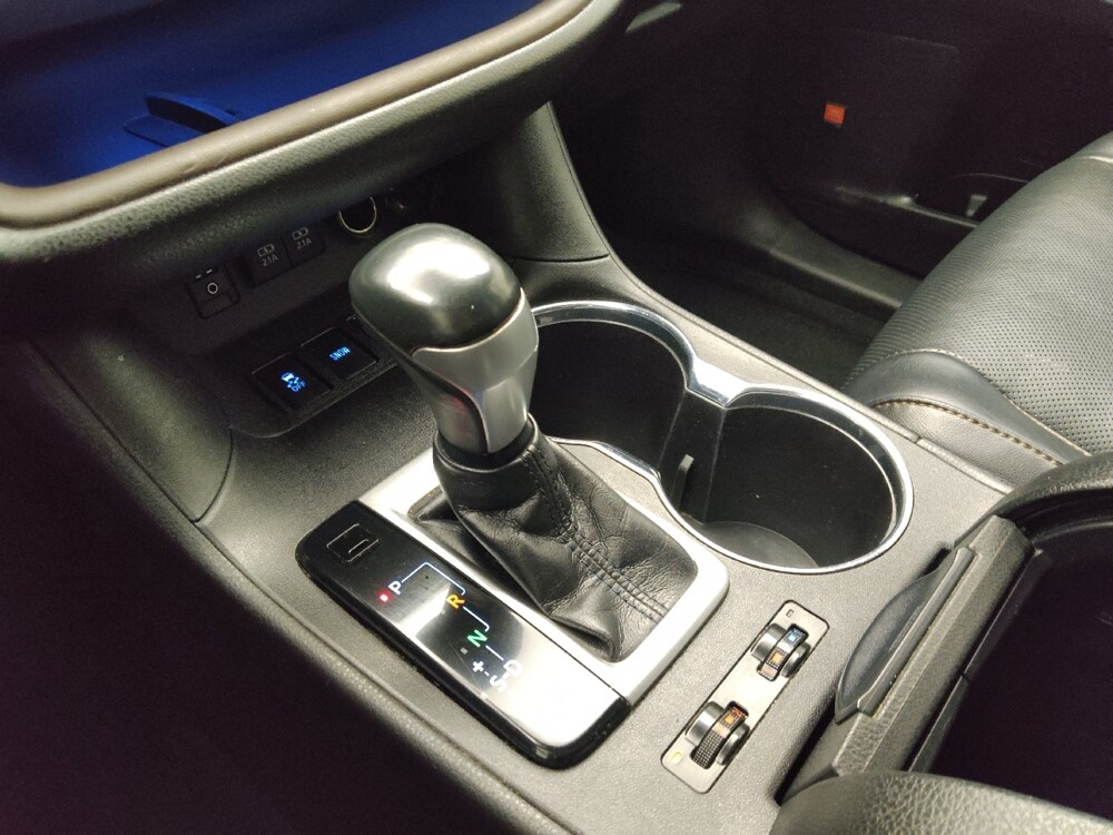 2018 Toyota Highlander in Lombard, IL 60148 - 18132470 26