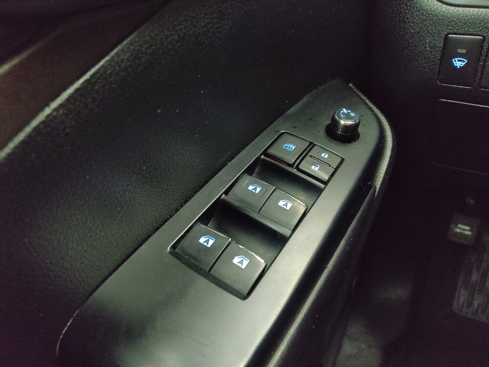 2018 Toyota Highlander in Lombard, IL 60148 - 18132470 27