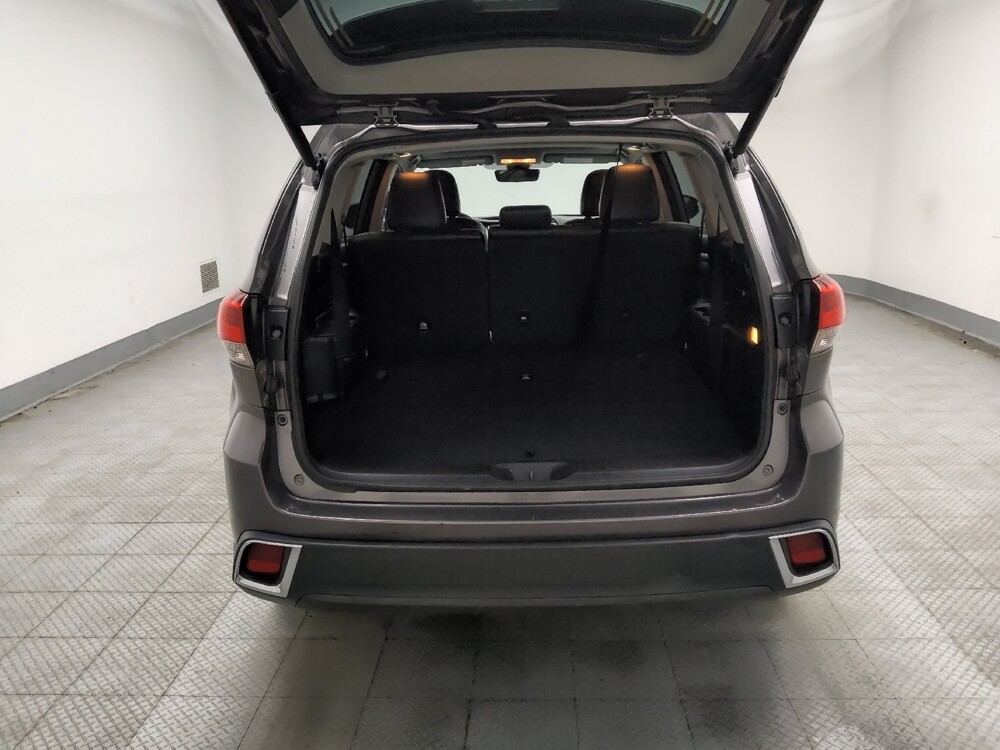 2018 Toyota Highlander in Lombard, IL 60148 - 18132470 29