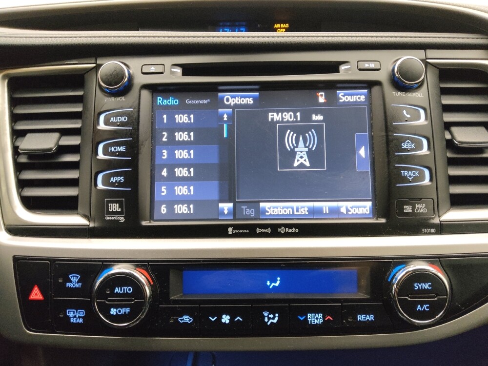 2018 Toyota Highlander in Lombard, IL 60148 - 18132470 25