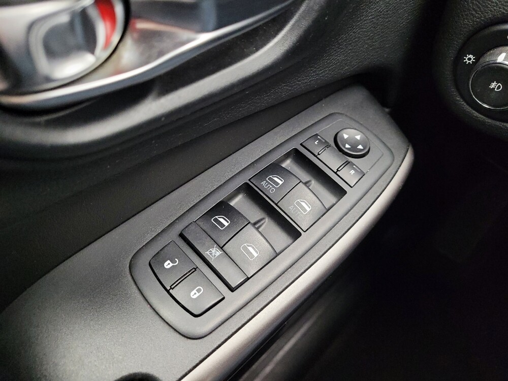 2019 Jeep Cherokee in Taylor, MI 48180 - 18132479 27