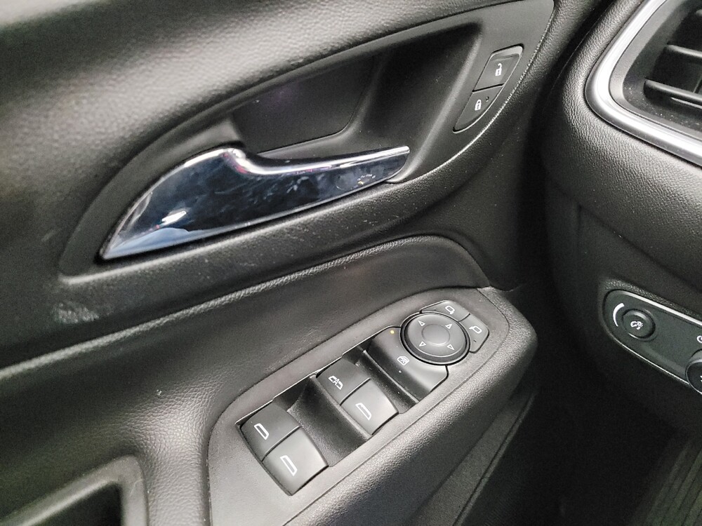 2020 Chevrolet Equinox in Grand Rapids, MI 49508 - 18132480 27