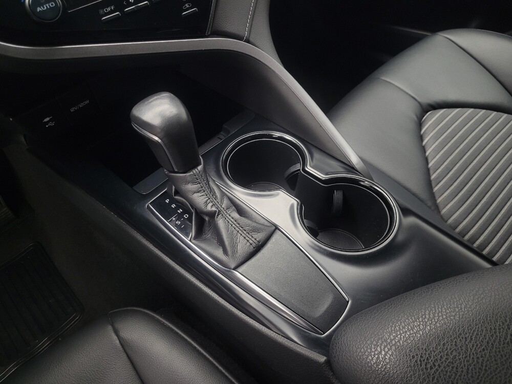 2019 Toyota Camry in Indianapolis, IN 46219 - 18132491 26