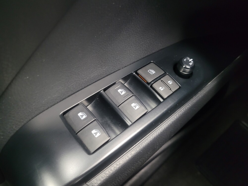 2019 Toyota Camry in Indianapolis, IN 46219 - 18132491 27