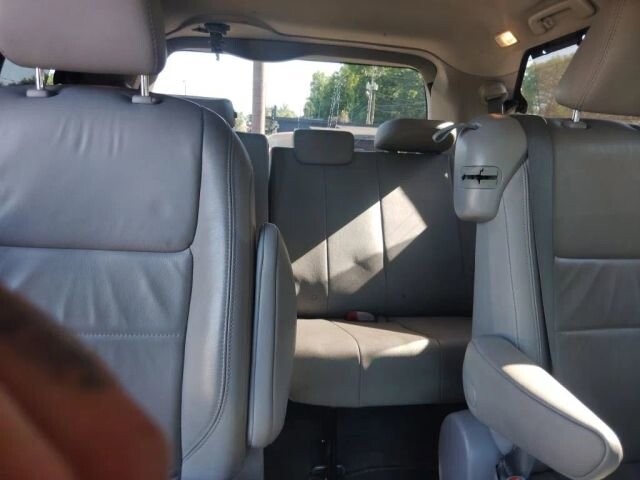 2018 Toyota Sienna in Greenville, SC 29607 - 18132497 20