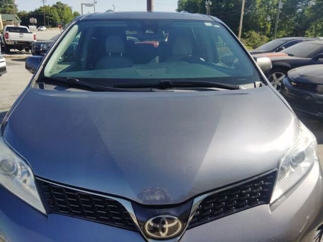 2018 Toyota Sienna in Greenville, SC 29607 - 18132497 9