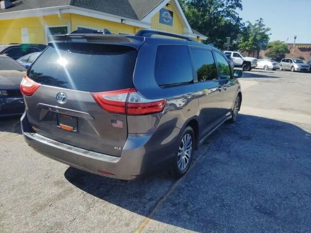 2018 Toyota Sienna in Greenville, SC 29607 - 18132497 3