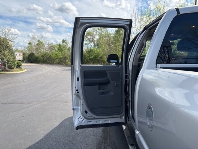 2006 Dodge Ram 1500 Truck in Marysville, OH 43040 - 18132518 25