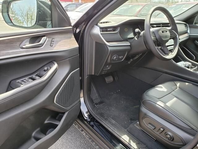 2026 Jeep Grand Cherokee in Bedford, OH 44146 - 18132525 6