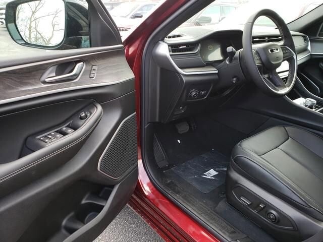 2026 Jeep Grand Cherokee in Bedford, OH 44146 - 18132526 6