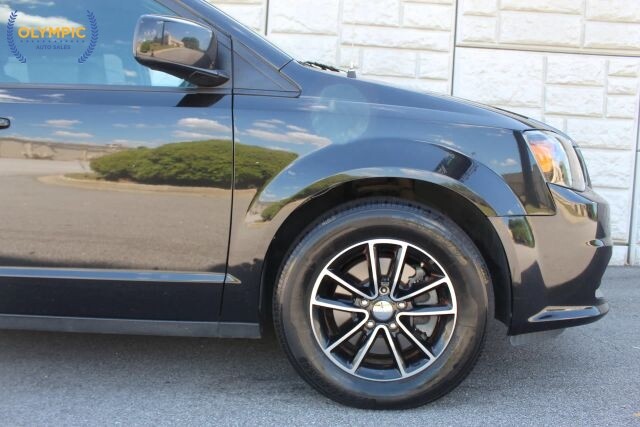 2018 Dodge Grand Caravan in Decatur, GA 30032 - 18132529 13